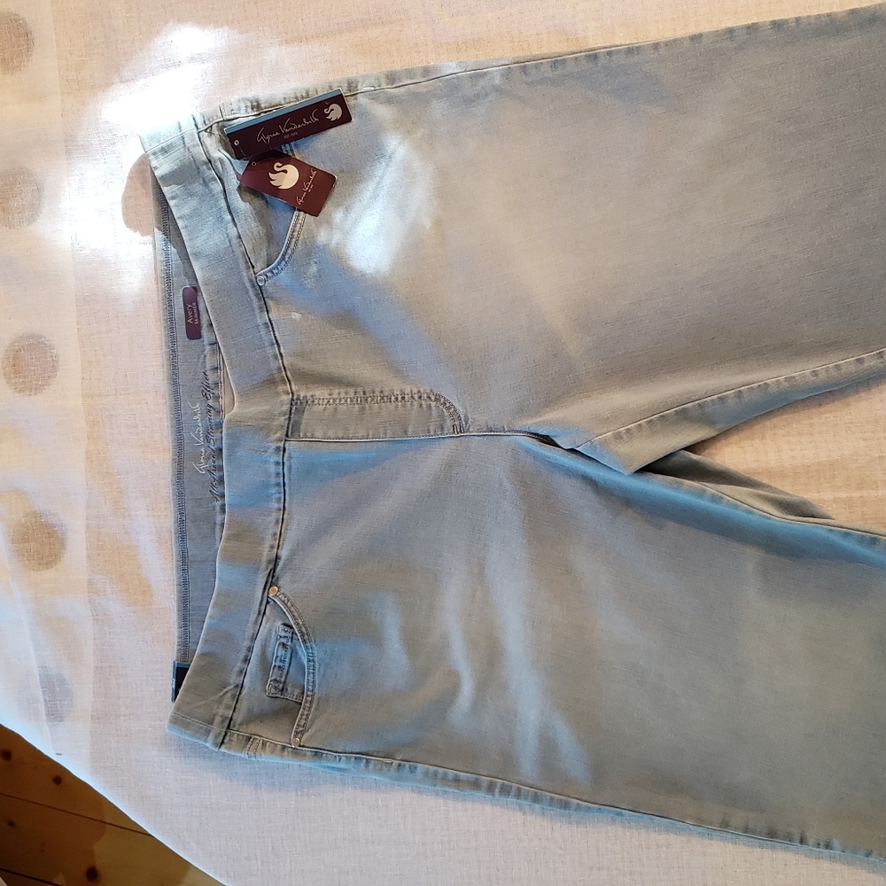 NWT Gloria Vanderbilt  24W  Pull on